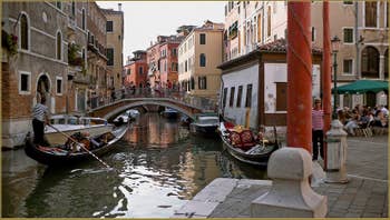 Le rio et le pont del Mondo Novo, le long de la Fondamenta Santa Maria Formosa, dans le Sestier du Castello à Venise.