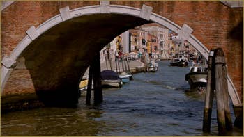Le pont dei Tre Archi, sur le Canal de Cannaregio à Venise.