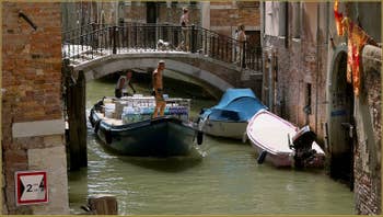 Le rio et le pont de la Tetta, dans le Sestier du Castello à Venise.