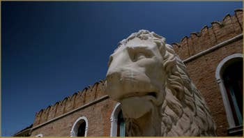 Le Lion du Pirée, devant l'entrée de l'Arsenal, dans le Sestier du Castello à Venise.