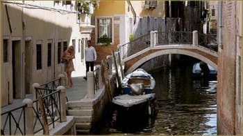 La Fondamenta Pesaro et le pont del Forno sur le rio della Pergola, dans le Sestier de Santa Croce à Venise.