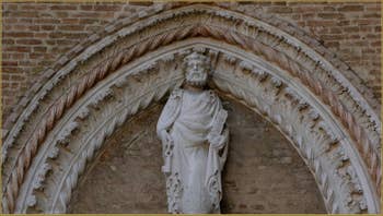 Saint Pierre, détail de l'église dei Frari, dans le Sestier de San Polo à Venise.