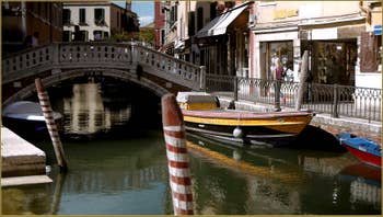 Le rio et le pont dei Frari, dans le Sestier de San Polo à Venise.