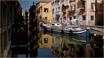 La Fondamenta Priuli, le long du rio Priuli o de Santa Sofia, dans le Sestier du Cannaregio à Venise.