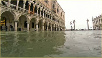 Acqua Alta, Piazzetta San Marco, dans le Sestier de Saint-Marc à Venise.