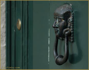 Poignée de porte vénitienne-égyptienne, Campiello dei Miracoli
