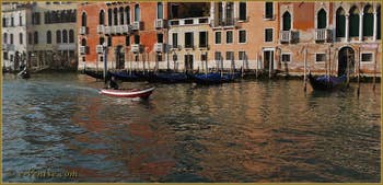 Les reflets sang et or du Grand Canal de Venise
