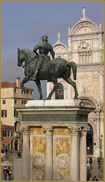 La Statue Equestre du Condottiere Bartolomeo Colleoni ou Colleone, sur le Campo San Giovanni e Paolo, dans le Castello à Venise.