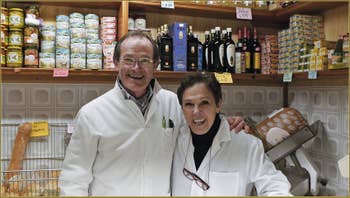 Roberto et Morena, fromages-charcuterie, dans le Sestier du Cannaregio à Venise.