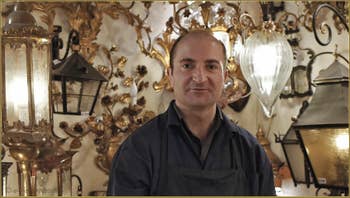 Jonathan Ceolin, ferronnier d'art, dans le Sestier du Cannaregio à Venise.