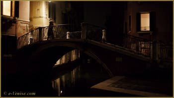 Le pont San Canzian, sur le rio dei Santi Apostoli, dans le Sestier du Cannaregio à Venise.