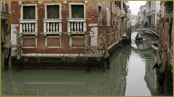 Le Palazzo, le rio et le pont de la Tetta, dans le Sestier du Castello à Venise.