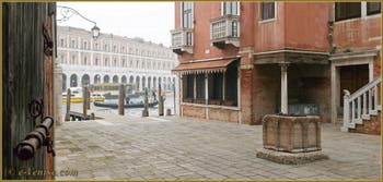 Le Campiello del Remer avec au fond, le Grand Canal et les Fabriche Nove, dans le Sestier du Cannaregio à Venise.