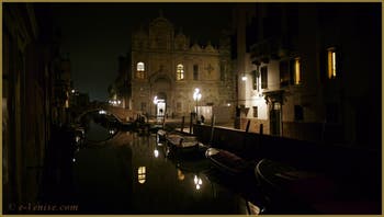 La Scuola Grande di San Marco, le long du rio dei Mendicanti avec, à sa gauche, le pont Cavallo, dans le Sestier du Castello à Venise.