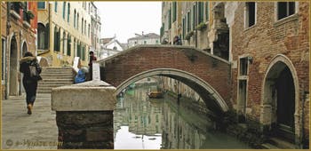La Venise d'hiver : Le Pont del Paradiso, sur le rio del Mondo Novo, le long de la Fondamenta del Dose, dans le Sestier du Castello