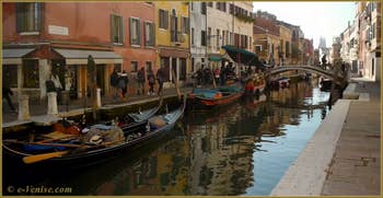 Le rio de San Barnaba et le pont dei Pugni, dans le Sestier du Dorsoduro à Venise.