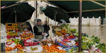 Salavatore, marchand de fruits et légumes sur le Campo Santa Maria Formosa