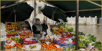 Salavatore, marchand de fruits et légumes sur le Campo Santa Maria Formosa, et Daniela, dans le Sestier du Castello à Venise.