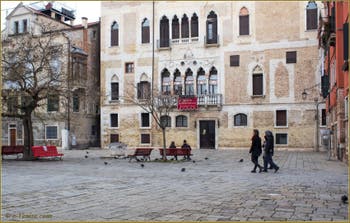 La belle façade du XVe siècle du Palazzo Badoer Gritti sur le Campo de la Bragora, dans le Sestier du Castello à Venise.