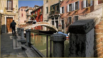 Le pont Chiodo, sur le rio de San Felice, dans le Sestier du Cannaregio à Venise.