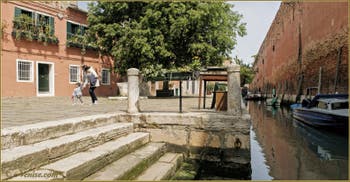 Le Campo et le rio de le Gorne, dans le Sestier du Castello à Venise.