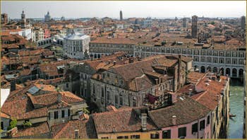 Les toits et les Campaniles de Venise