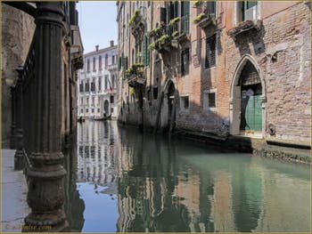 Le rio de San Severo et le Palazzo Grimani, dans le Sestier du Castello à Venise.