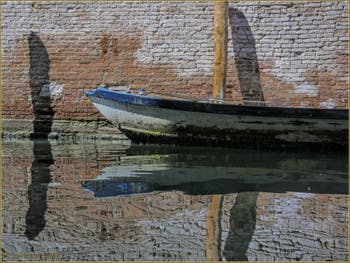 Reflets Vénitiens sur le rio del Pestrin Paradiso, dans le Sestier du Castello à Venise.