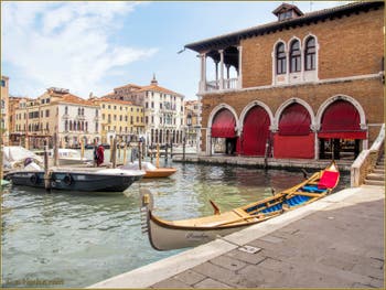 Pénélope, Gondole Sportive à 4 rameurs, sur le Grand Canal de Venise, face à la Pescheria, le marché aux poissons.