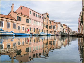Le rio et la Fondamenta de la Sensa, dans le Sestier du Cannaregio à Venise.