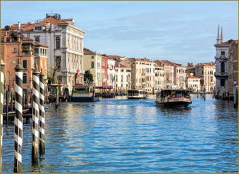 Vaporetti sur le Grand Canal de Venise