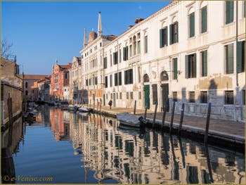 Les Palais Contarini Dal Zaffo et Minelli Spada, le long du rio de la Madona de l'Orto, dans le Cannaregio à Venise.