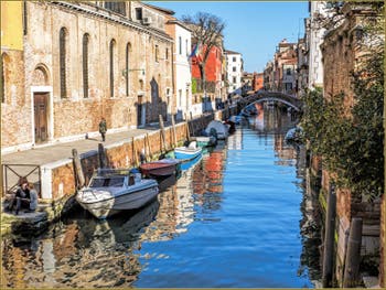 Les beaux reflets du Rio de Santa Caterina, dans le Cannaregio à Venise.