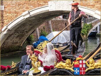 Mariés en Gondole Rio dei Miracoli à Venise