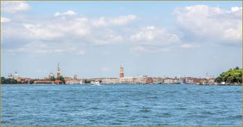 Les Campaniles et églises de Venise face au bassin de Saint-Marc.