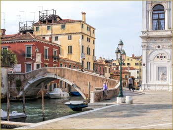 Le pont Cavallo et la Scuola San Marco, dans le Sestier du Castello à Venise.