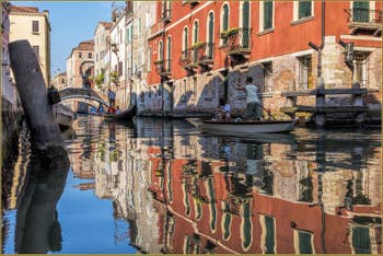 Gondola and Sandolo on the Rio de San Felice, in the Cannaregio district of Venice.