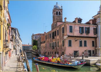 Les Couleurs du Rio de Santa Fosca, le long de la Fondamenta Vendramin, dans le Sestier du Cannaregio à Venise.