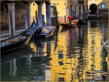 Sandolo on the Rio Priuli, in the Sestier of the Cannaregio in Venice
