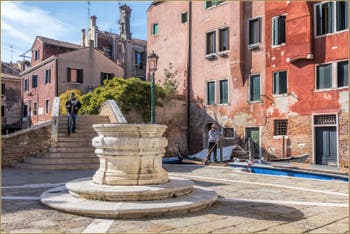 Le Campo San Boldo et son puits, dans le Sestier de San Polo à Venise.