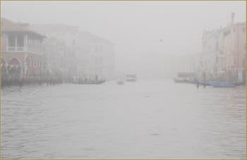 Brouillard Gris Perle sur le Grand Canal de Venise.