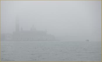Brouillard sur l'île de San Giorgio Maggiore à Venise.