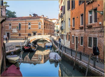 Le Campo, le Rio, le pont et la Fondamenta dei Frari, dans le Sestier de San Polo à Venise.
