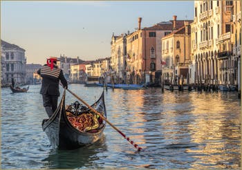 Gondole sur le Grand Canal de Venise.