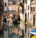 Gondole sur le Rio Menuo o de la Verona à Venise