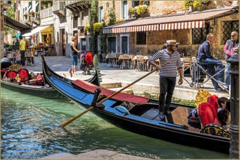 Gondole sur le Rio del Megio, à Santa Croce à Venise.