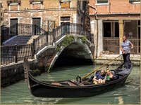 Amoureux en Gondole Rio San Severo à Venise