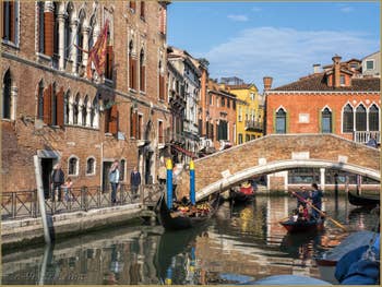 Le Rio del Gaffaro et le pont Marcello à Santa Croce à Venise.