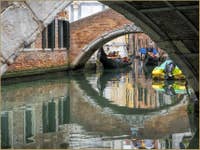 Gondoles sur le Rio dei Miracoli à Venise