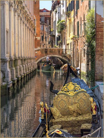 Gondoles sur le Rio dei Miracoli, dans le Cannaregio à Venise.